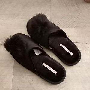 Victoria's secret pompom slippers black size m